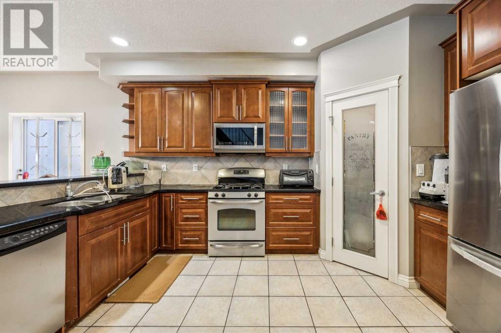 Property at 1216 18 Avenue NW image 4