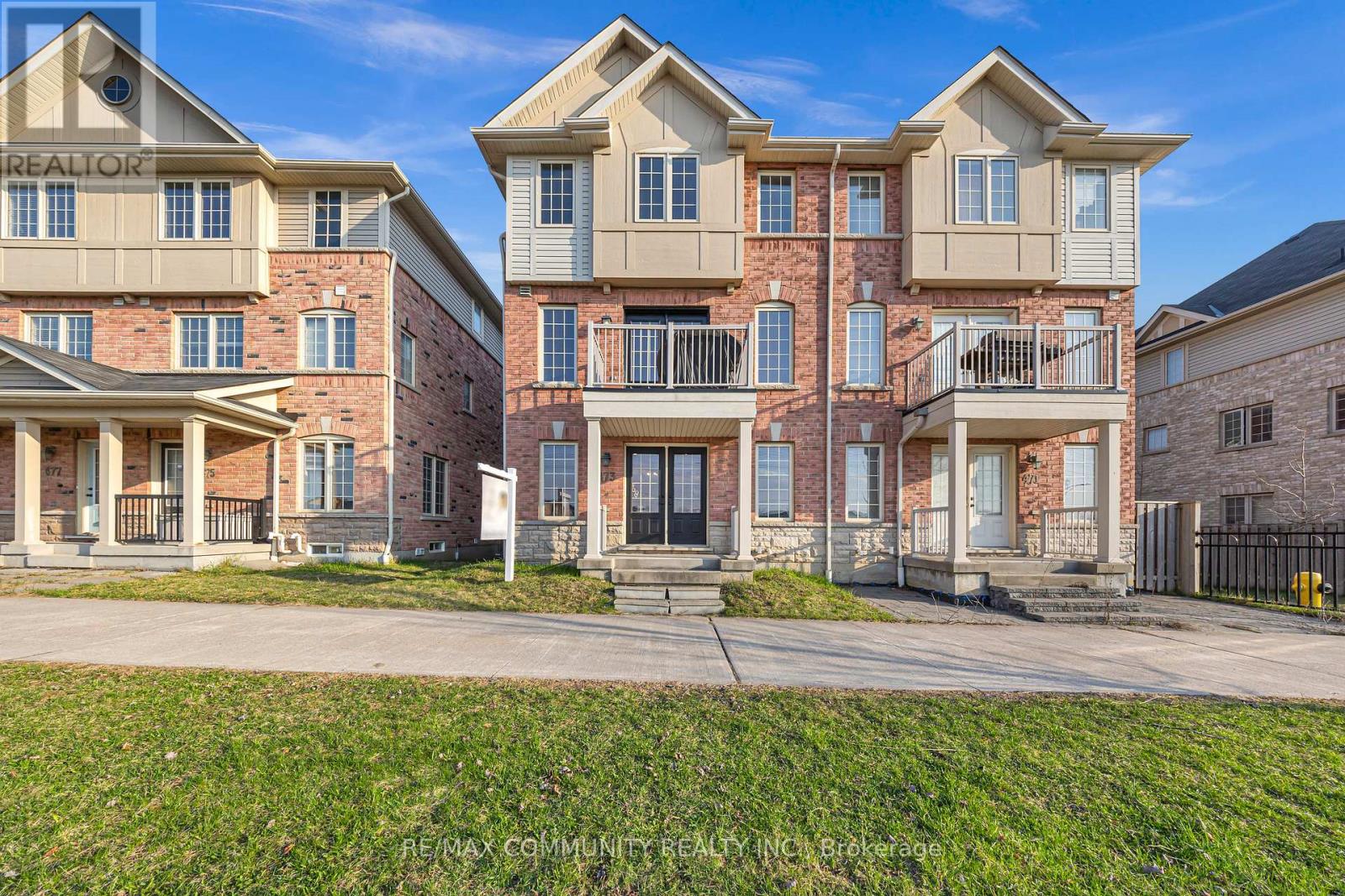 Property at 473 ROSSLAND ROAD E image 1