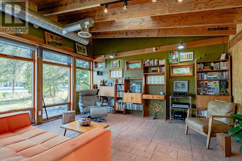 8902 Beach Street, Balfour, British Columbia  V0G 1C0 - Photo 6 - 10342192