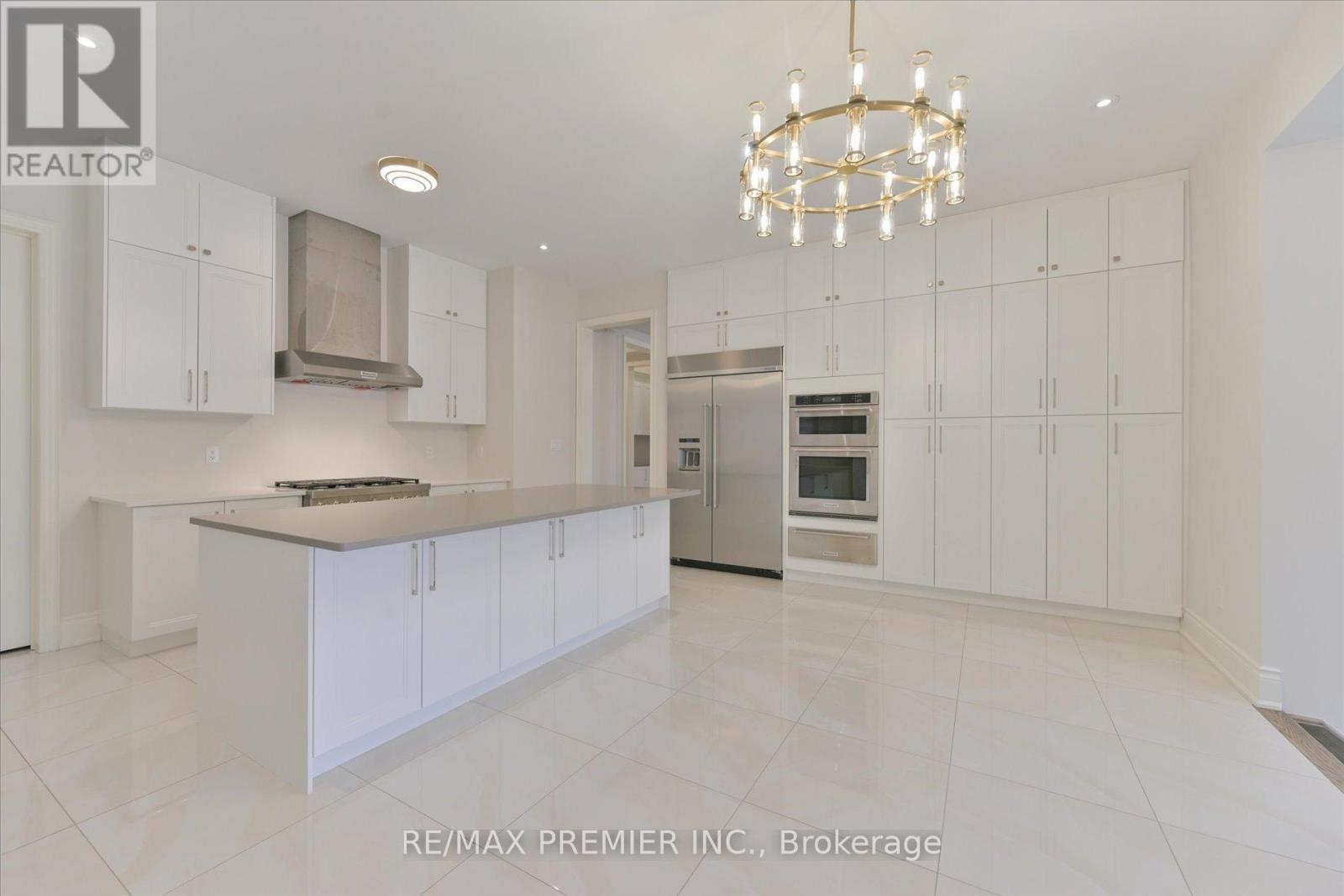 228 Farrell Road, Vaughan (Patterson), Ontario  L6A 0H9 - Photo 13 - N12116003