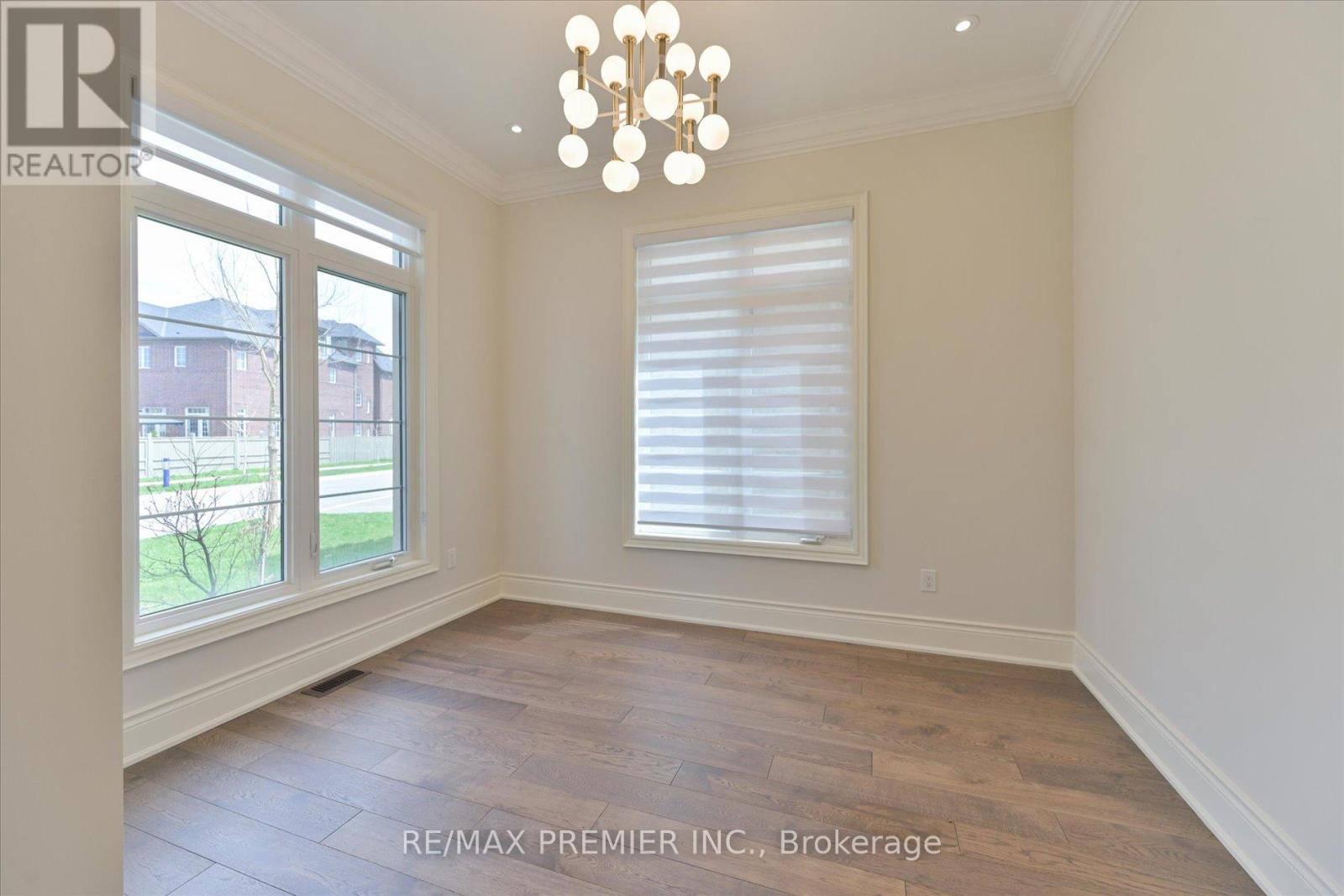 228 Farrell Road, Vaughan (Patterson), Ontario  L6A 0H9 - Photo 3 - N12116003