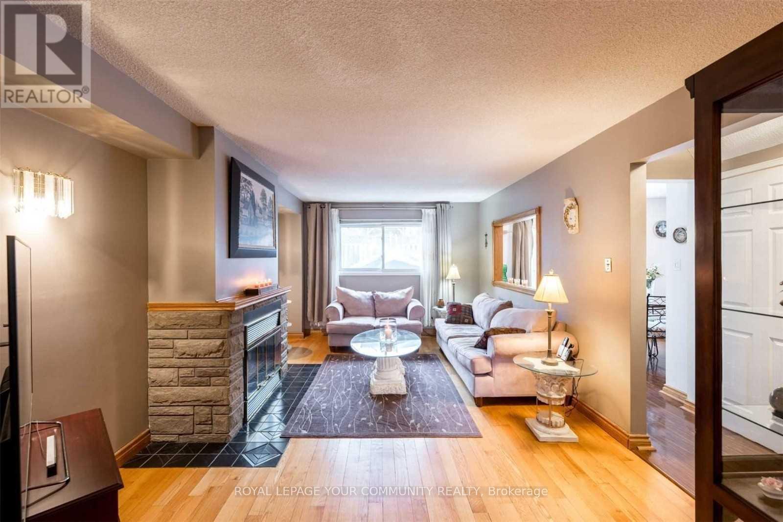 770 Leslie Valley Drive, Newmarket (Huron Heights-Leslie Valley), Ontario  L3Y 7J3 - Photo 6 - N12116030