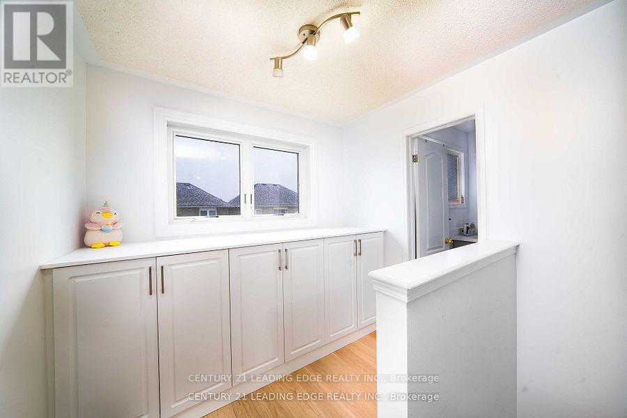 39 Majestic Drive, Markham (Berczy), Ontario  L6C 2B3 - Photo 10 - N12116057