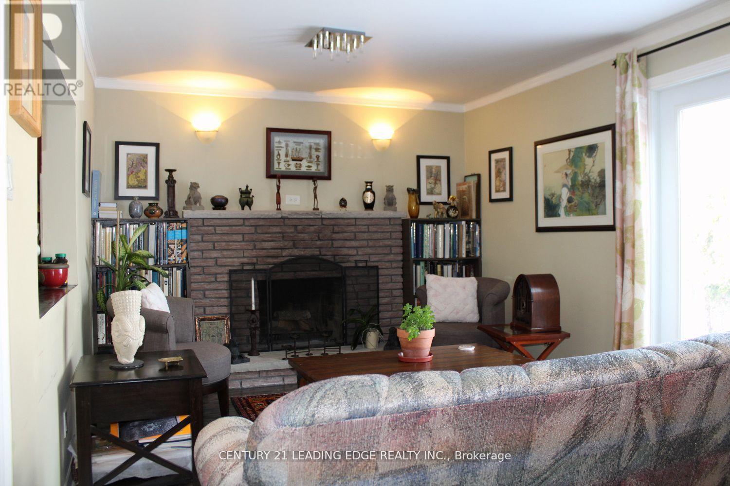 55 Lake Drive N, Georgina (Historic Lakeshore Communities), Ontario  L4P 1A5 - Photo 11 - N12116136