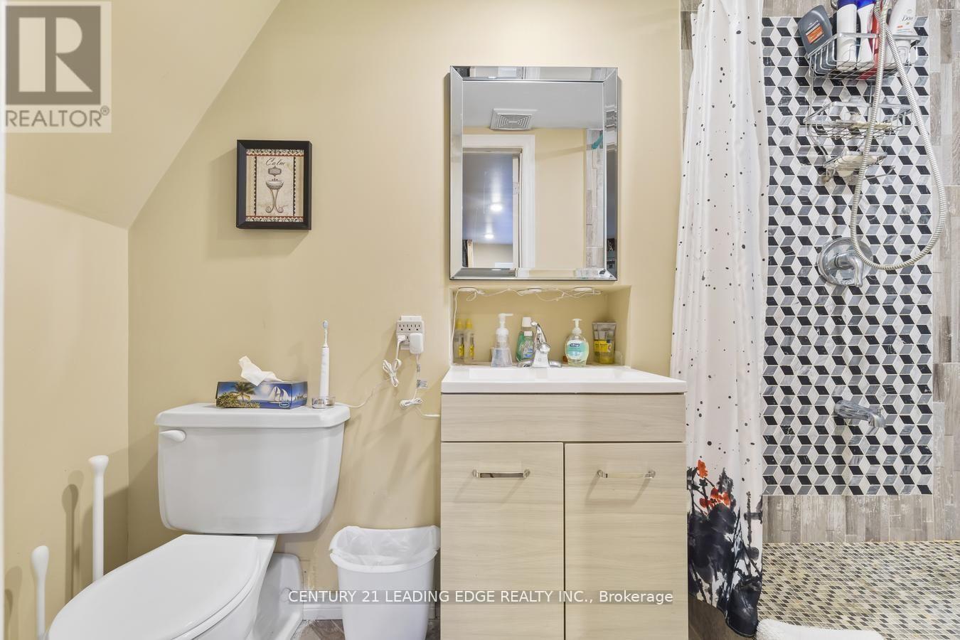 55 Lake Drive N, Georgina (Historic Lakeshore Communities), Ontario  L4P 1A5 - Photo 18 - N12116136