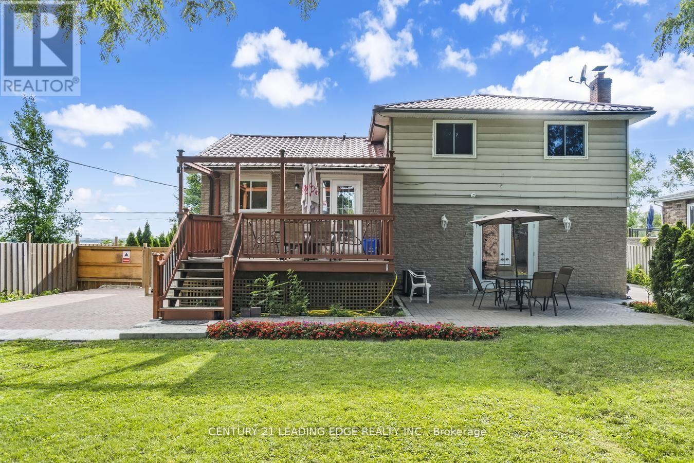 55 Lake Drive N, Georgina (Historic Lakeshore Communities), Ontario  L4P 1A5 - Photo 2 - N12116136