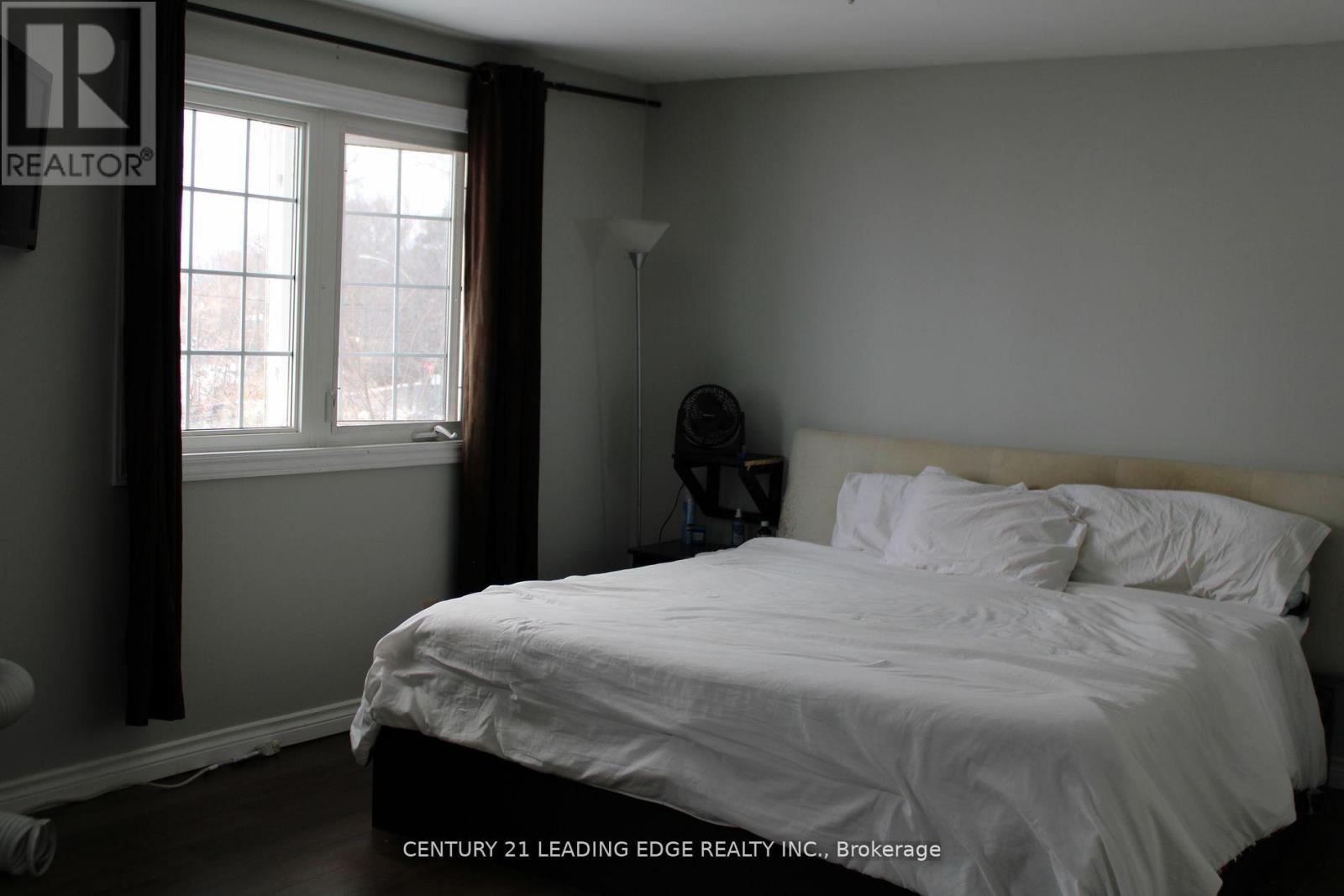 55 Lake Drive N, Georgina (Historic Lakeshore Communities), Ontario  L4P 1A5 - Photo 29 - N12116136
