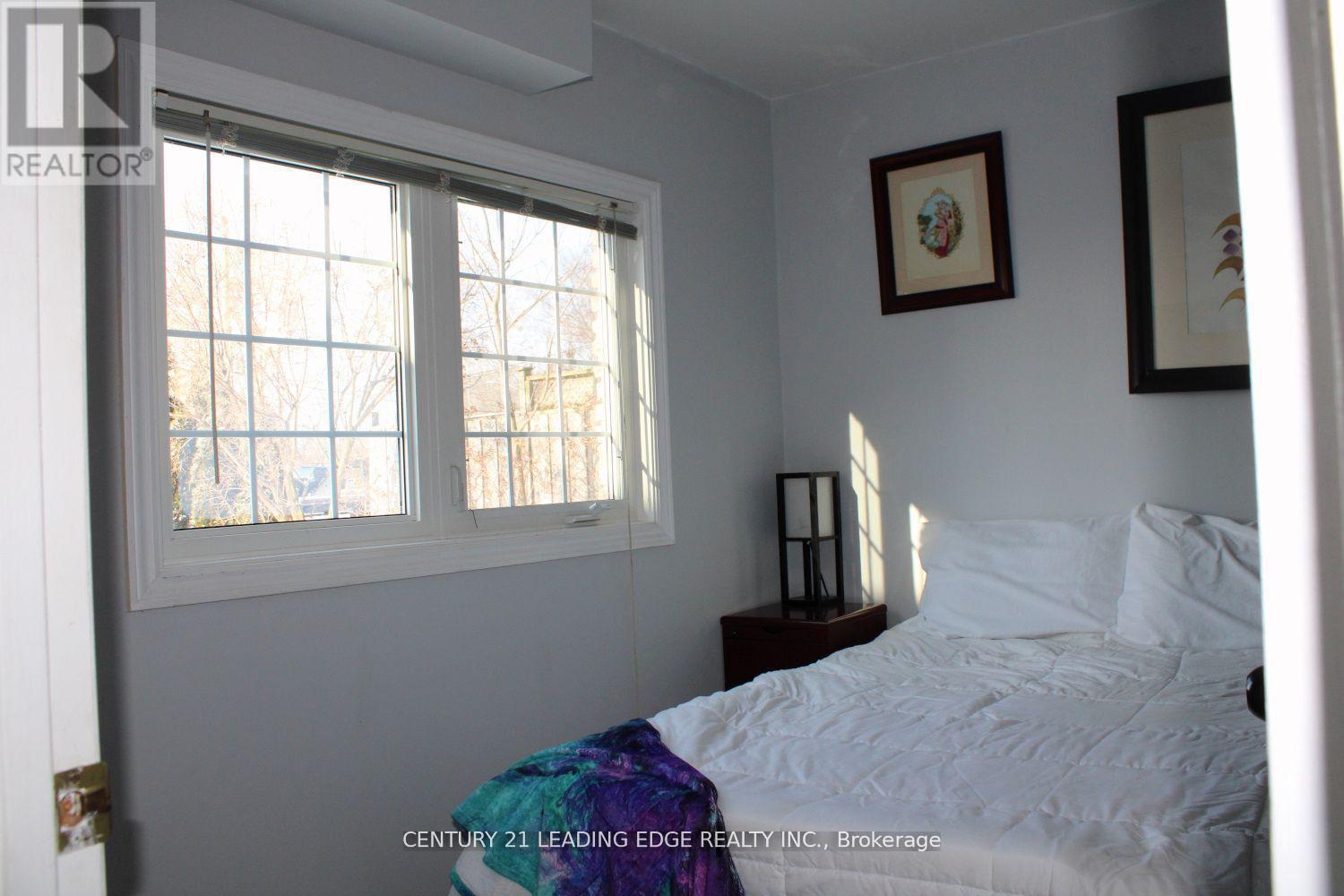 55 Lake Drive N, Georgina (Historic Lakeshore Communities), Ontario  L4P 1A5 - Photo 7 - N12116136