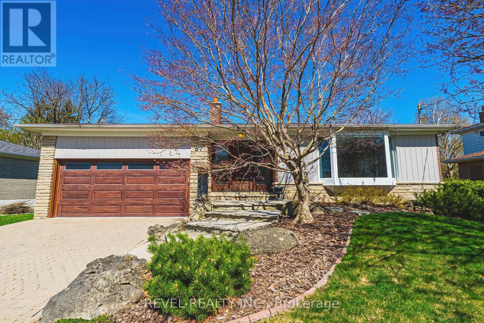 Property at 97 REXWAY DRIVE image 2