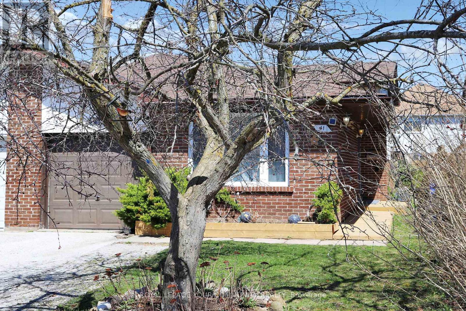 Property at 41 MAPLEHURST CRESCENT image 4