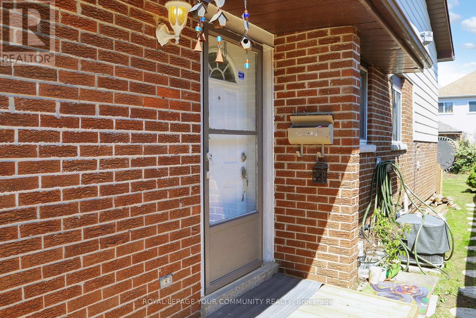 Property at 41 MAPLEHURST CRESCENT image 5