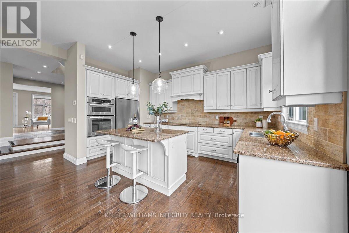 105 Black Maple, Ottawa, Ontario  K1M 0J3 - Photo 13 - X12116327