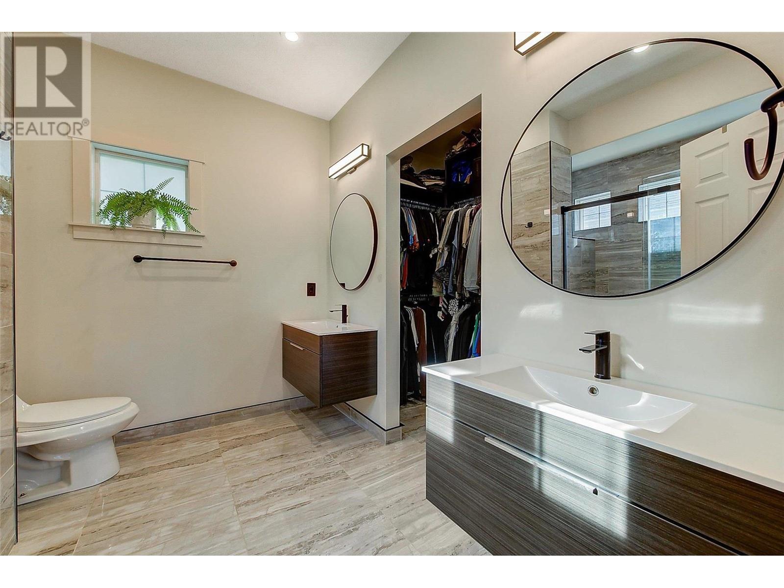 Property at 1007 Aurora Heights image 3