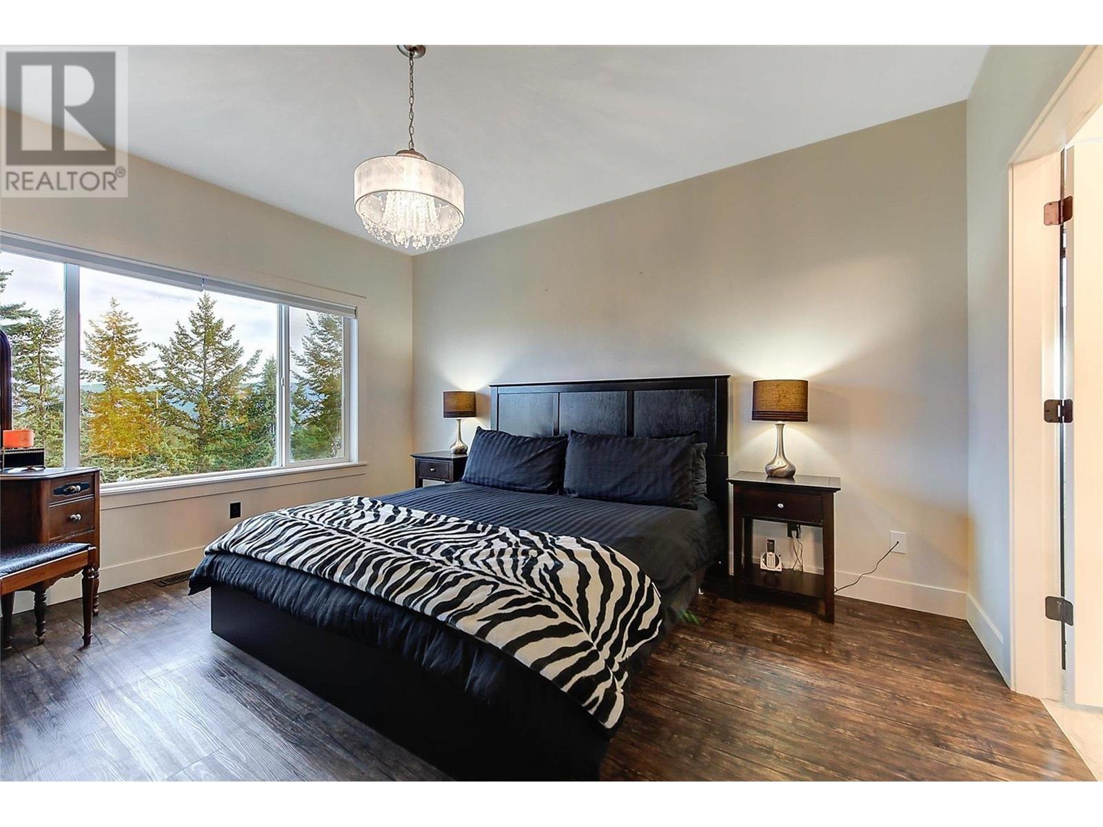 Property at 1007 Aurora Heights image 2