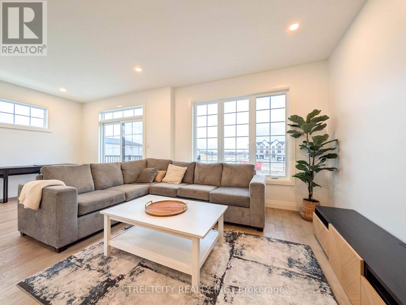 8 - 235 Kennington Way, London South, Ontario  N6L 0H4 - Photo 24 - X12116364