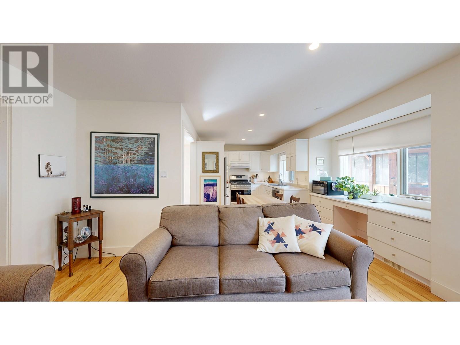 5377 Kallum Drive, 108 Mile Ranch, British Columbia  V0K 2Z0 - Photo 10 - R2975879