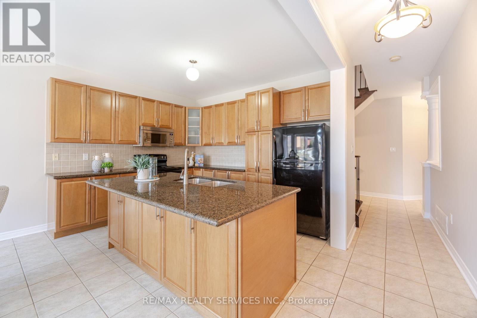 21 Fallgate Drive, Brampton (Credit Valley), Ontario  L6X 0R6 - Photo 10 - W12115890