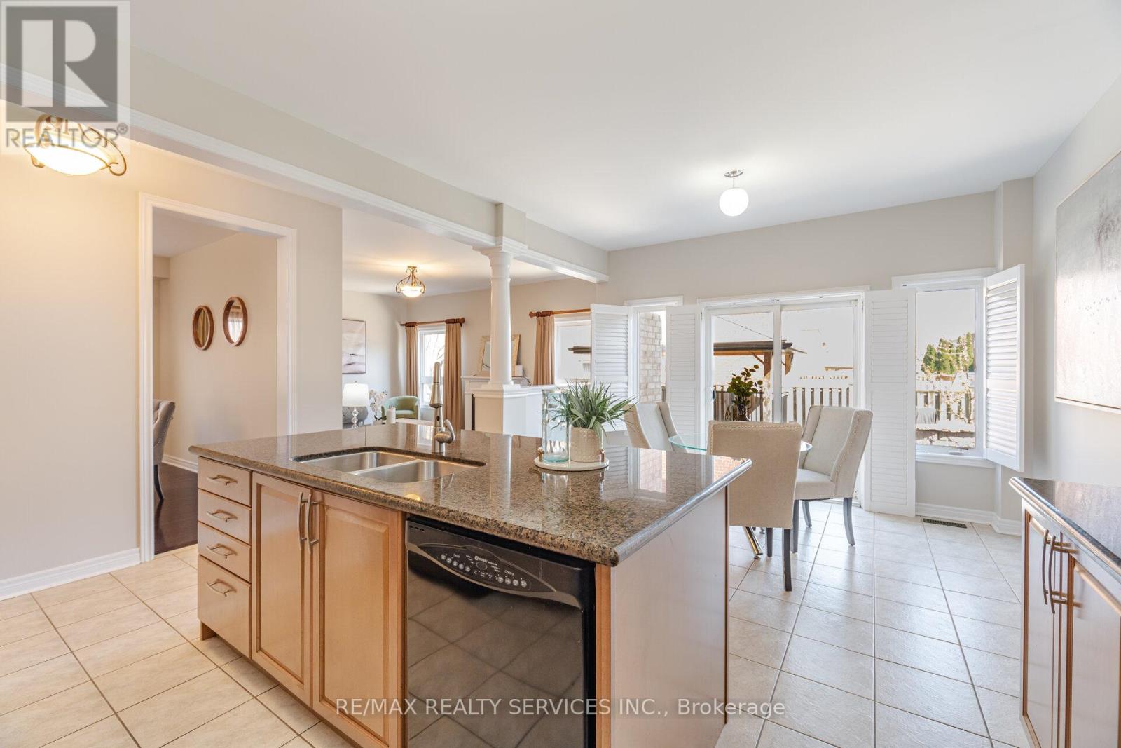 21 Fallgate Drive, Brampton (Credit Valley), Ontario  L6X 0R6 - Photo 12 - W12115890