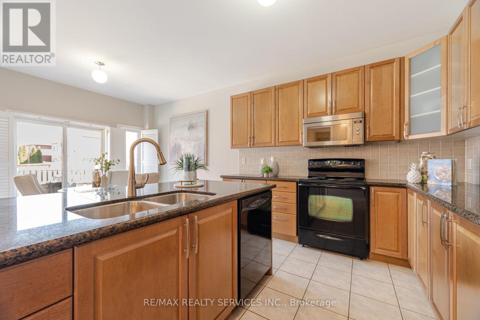 21 Fallgate Drive, Brampton (Credit Valley), Ontario  L6X 0R6 - Photo 13 - W12115890