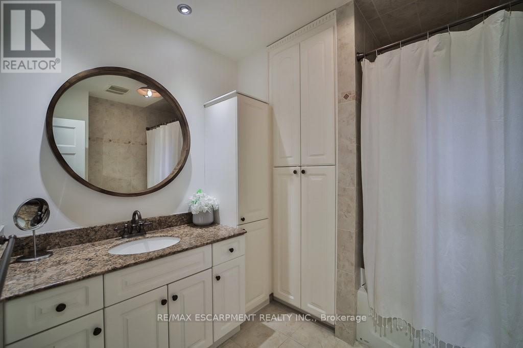 4028 Millar Crescent, Burlington, Ontario  L7P 0R5 - Photo 23 - W12115905