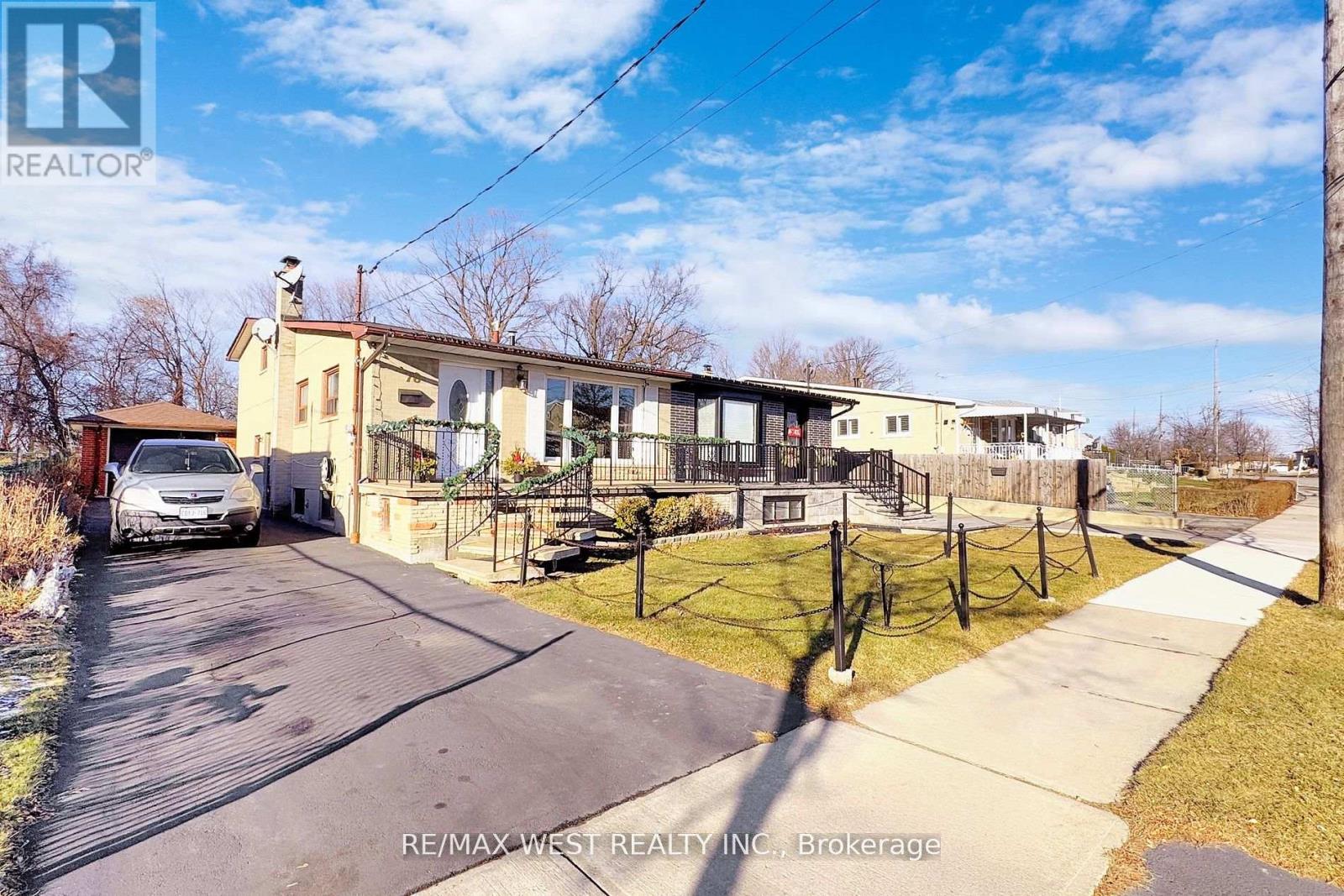 78 Primula Crescent, Toronto, Ontario  M9L 1K2 - Photo 5 - W12115913