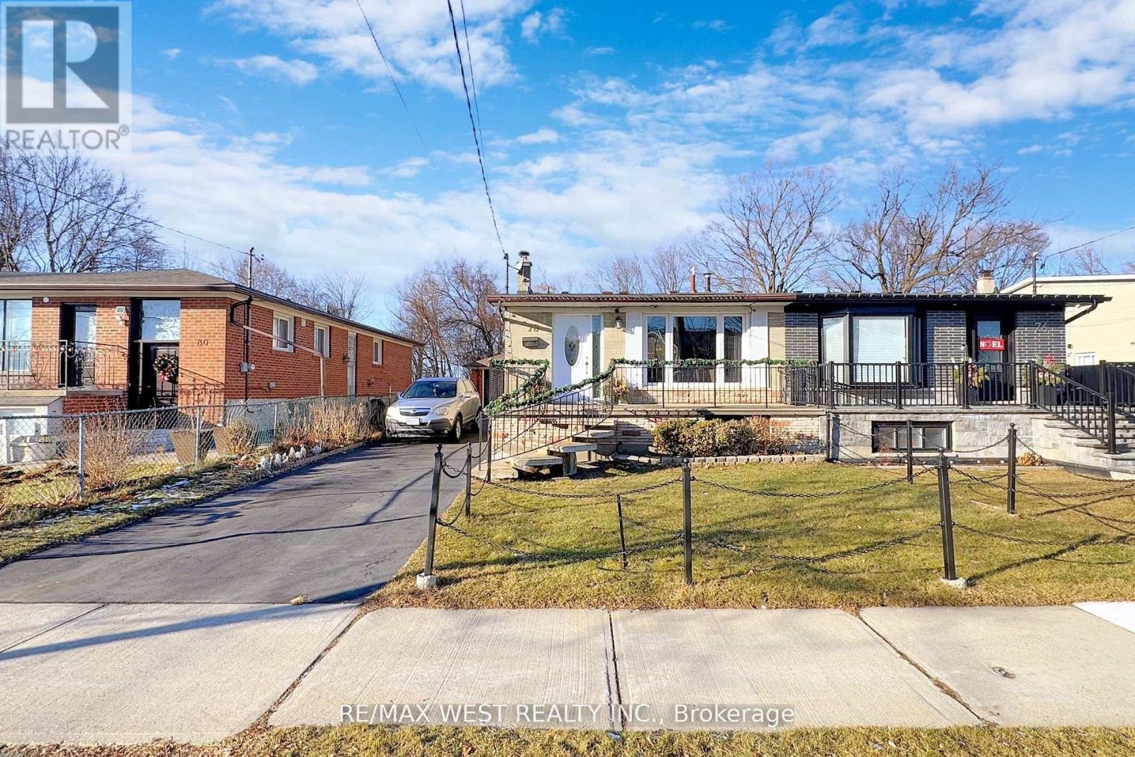 78 Primula Crescent, Toronto, Ontario  M9L 1K2 - Photo 6 - W12115913