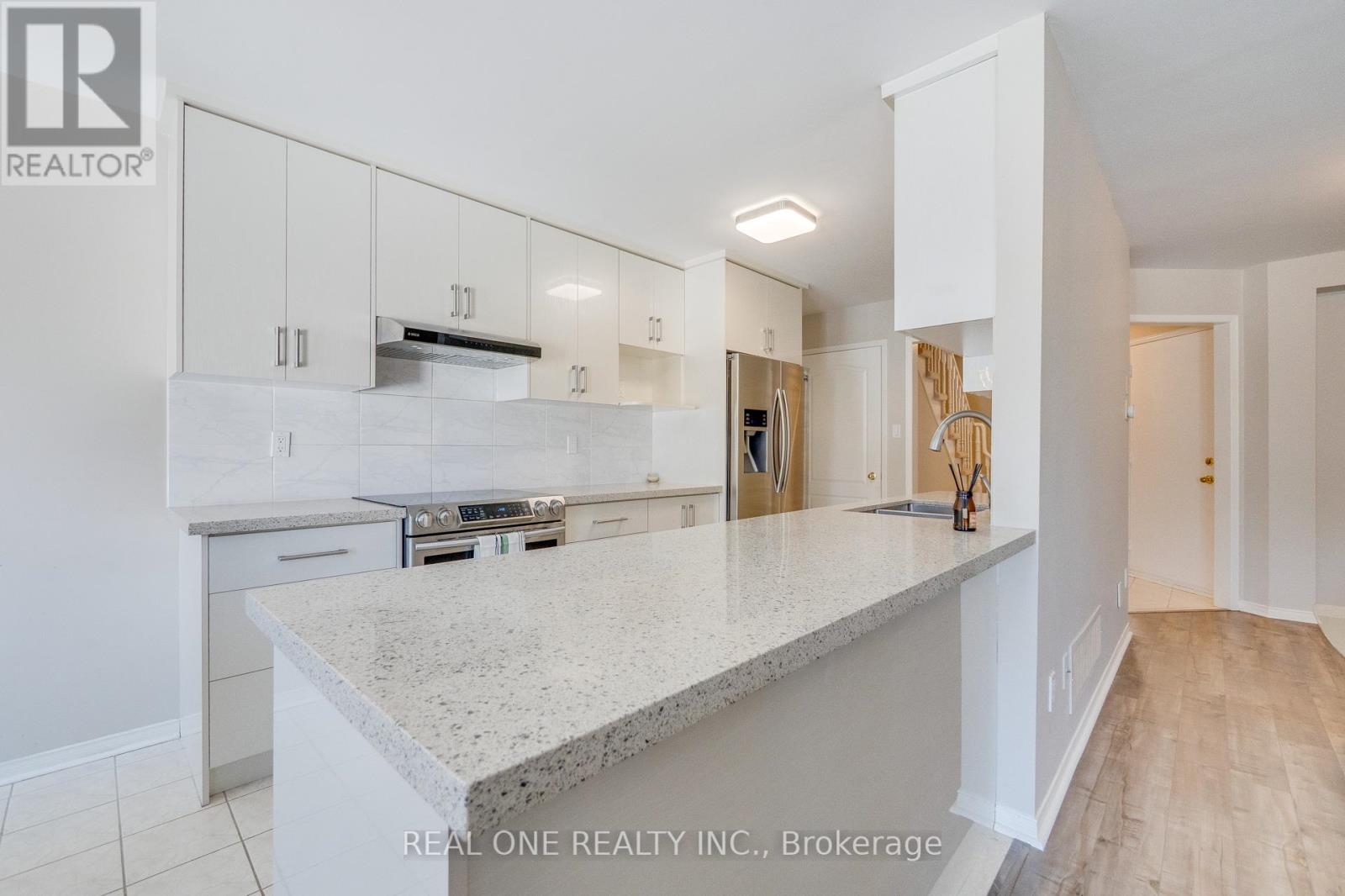 1132 Westview Terrace, Oakville, Ontario  L6M 3M1 - Photo 10 - W12115922