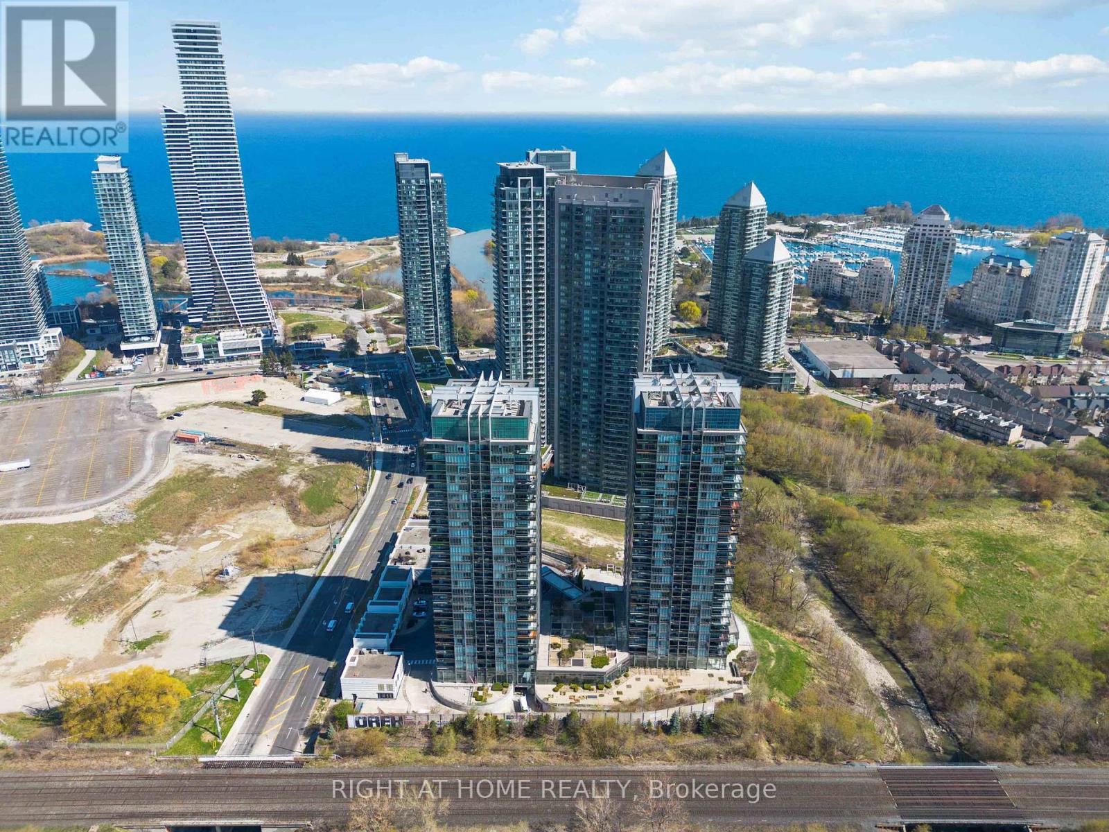 2205 - 90 Park Lawn Road, Toronto (Mimico), Ontario  M8Y 0B6 - Photo 2 - W12115950