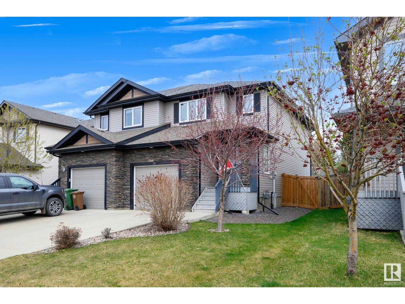 Property at 24 ROYAL ST image 1