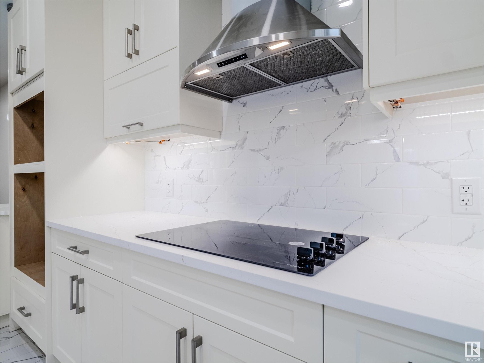 Property at 7121 93 Avenue NW image 3