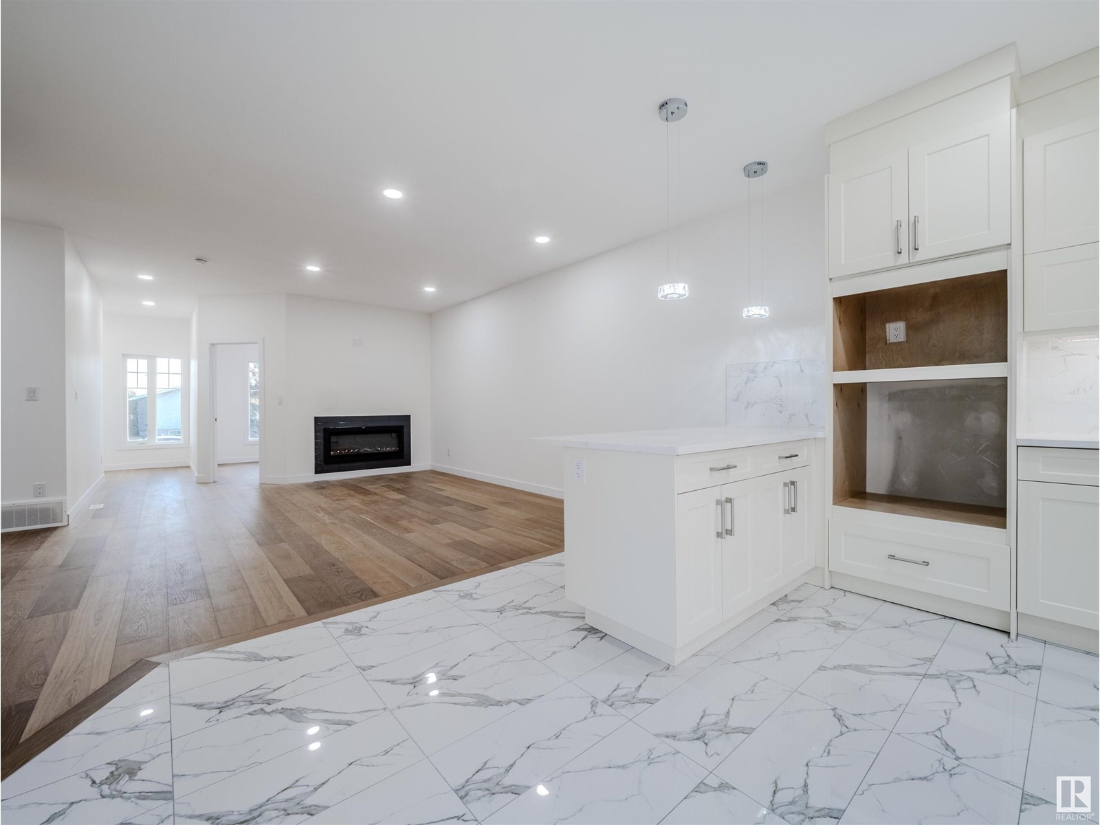 Property at 7121 93 Avenue NW image 4