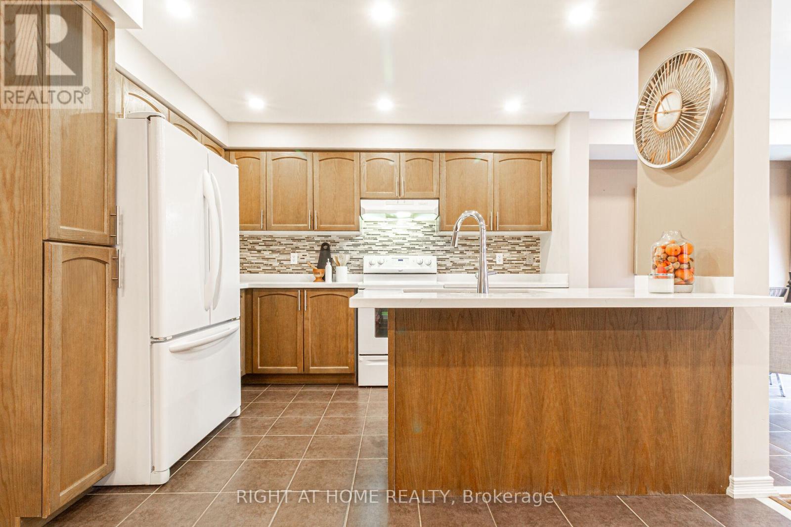 4229 Cole Crescent, Burlington, Ontario  L7M 0M7 - Photo 7 - W12116004