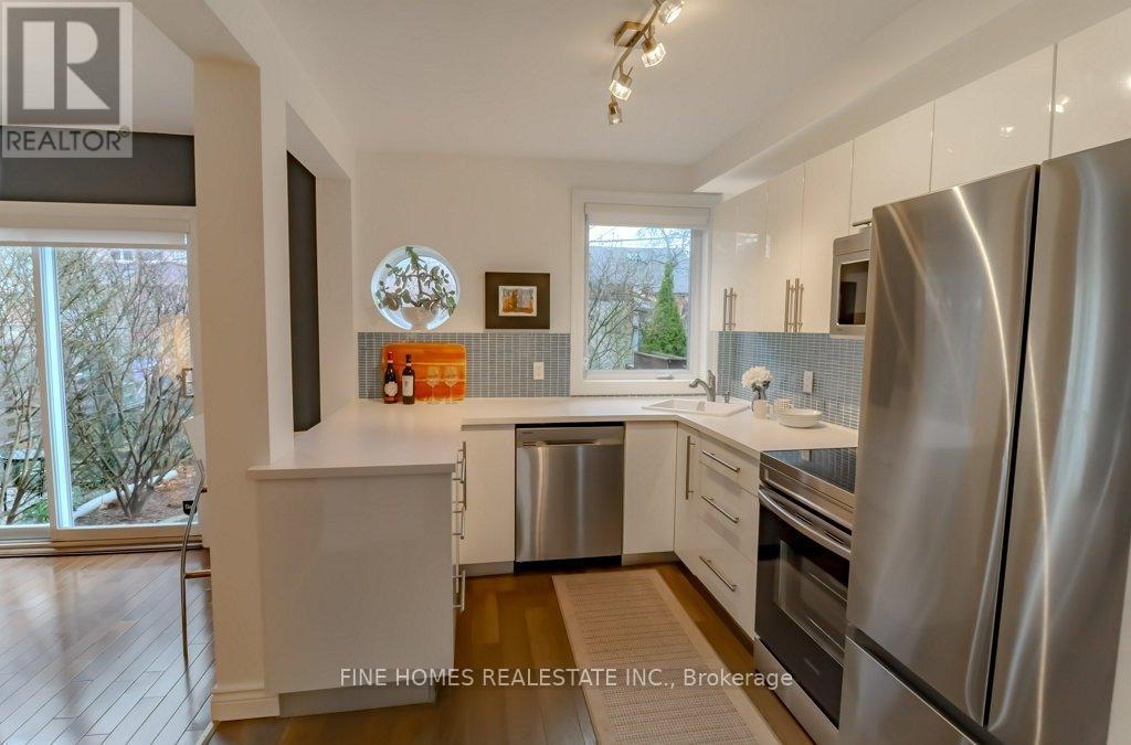 65 Parkdale Road, Toronto, Ontario  M6R 1E3 - Photo 11 - W12116014
