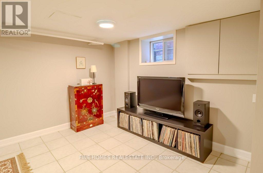 65 Parkdale Road, Toronto, Ontario  M6R 1E3 - Photo 24 - W12116014