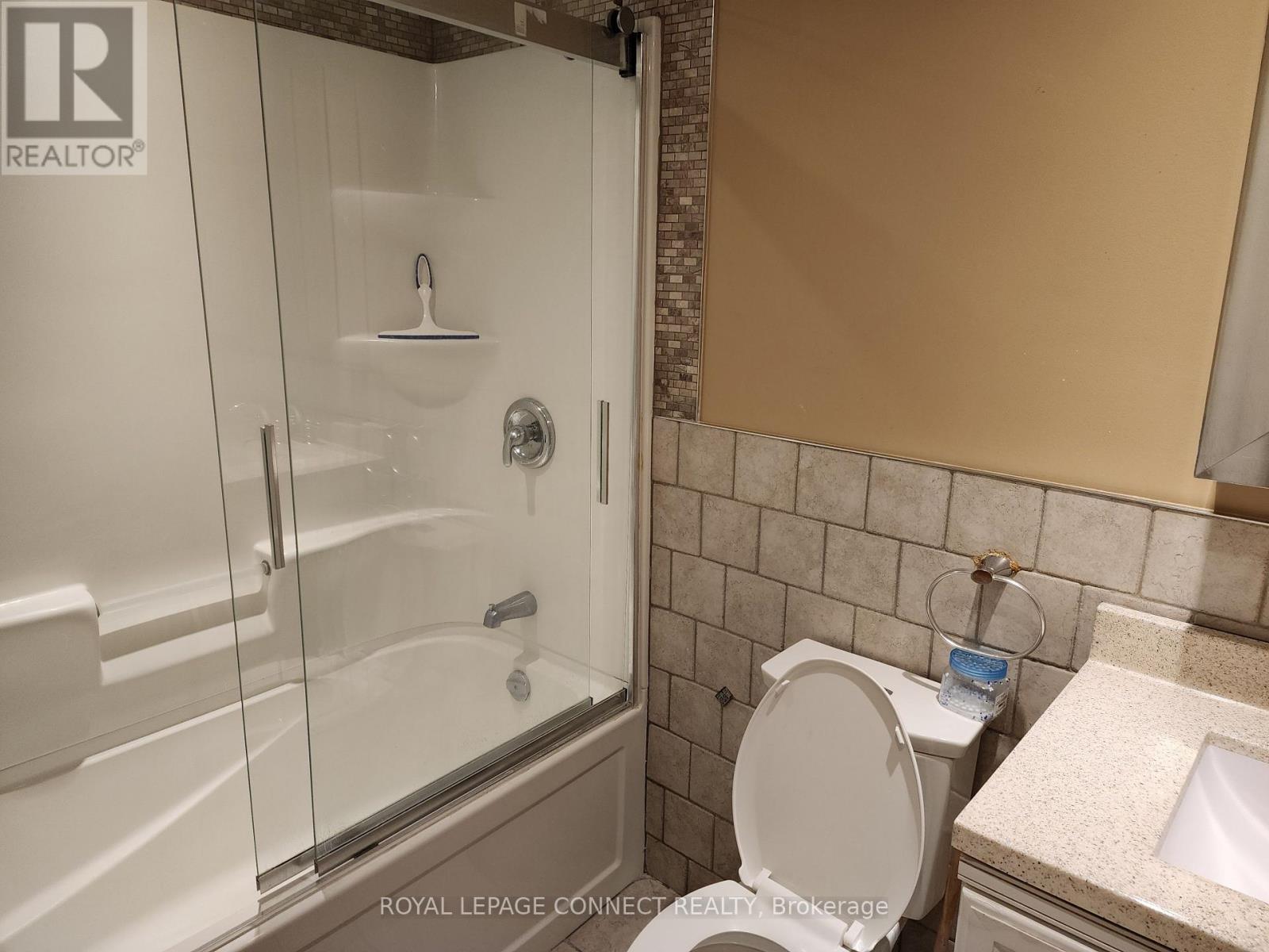 191-3 Millwick Drive, Toronto (Humber Summit), Ontario  M9L 2X2 - Photo 9 - W12116035