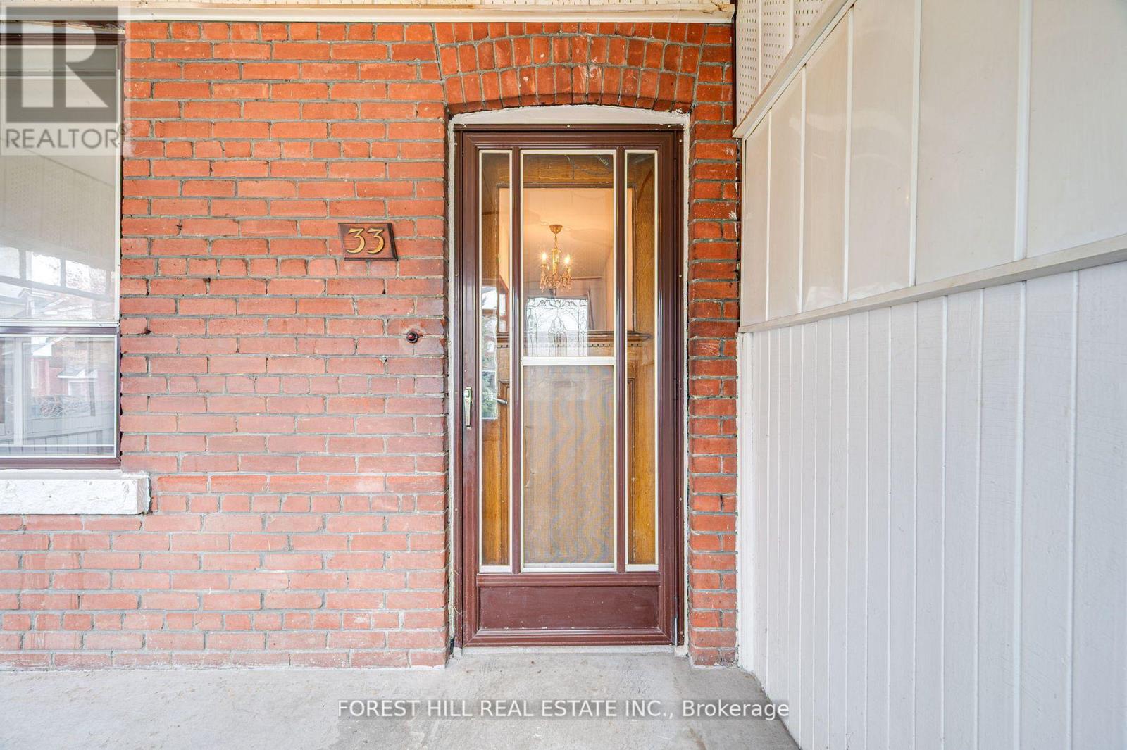 33 Hounslow Heath Road, Toronto (Weston-Pellam Park), Ontario  M6N 1G7 - Photo 4 - W12116044