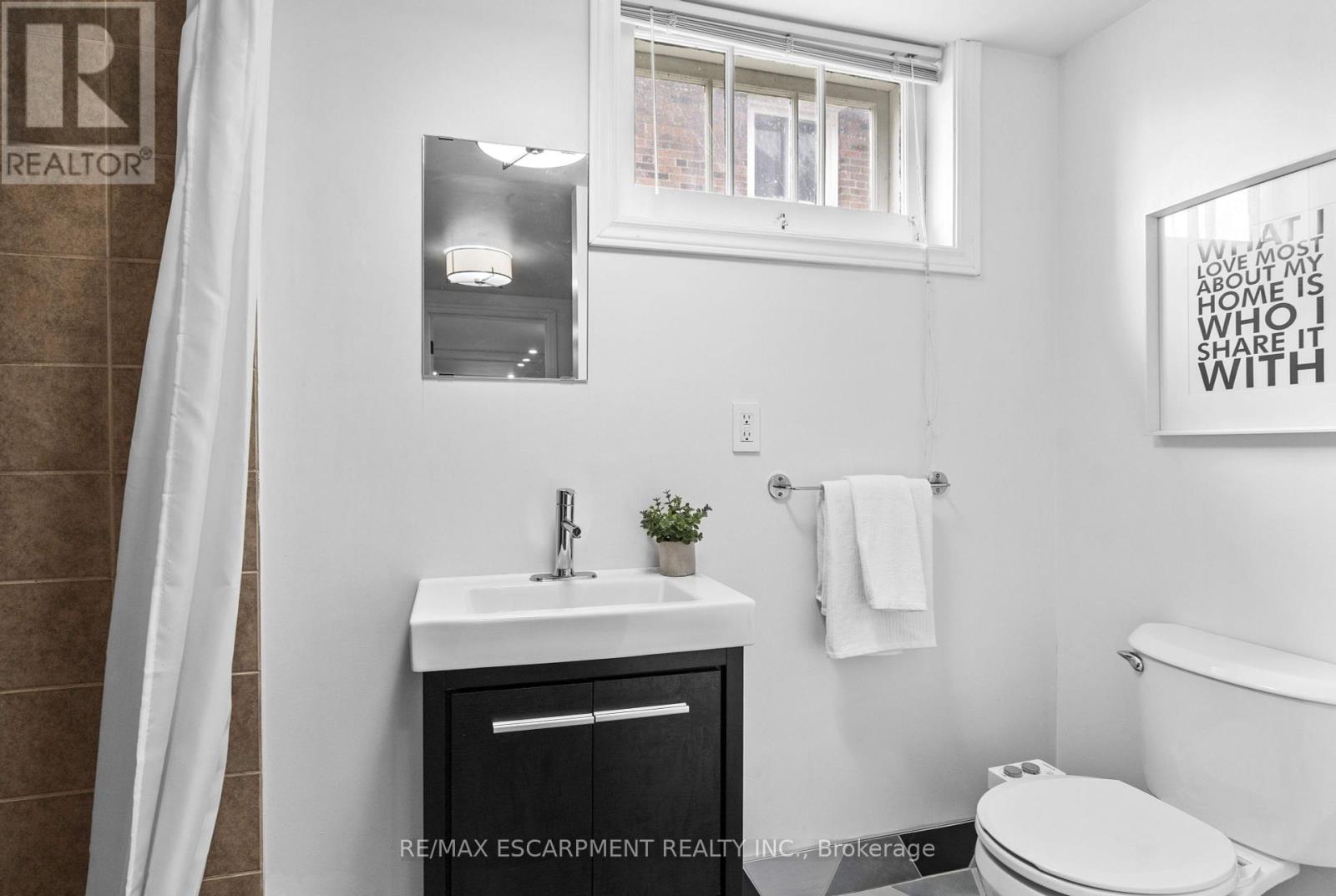 1384 Bunnell Drive, Burlington, Ontario  L7P 2E1 - Photo 22 - W12116077