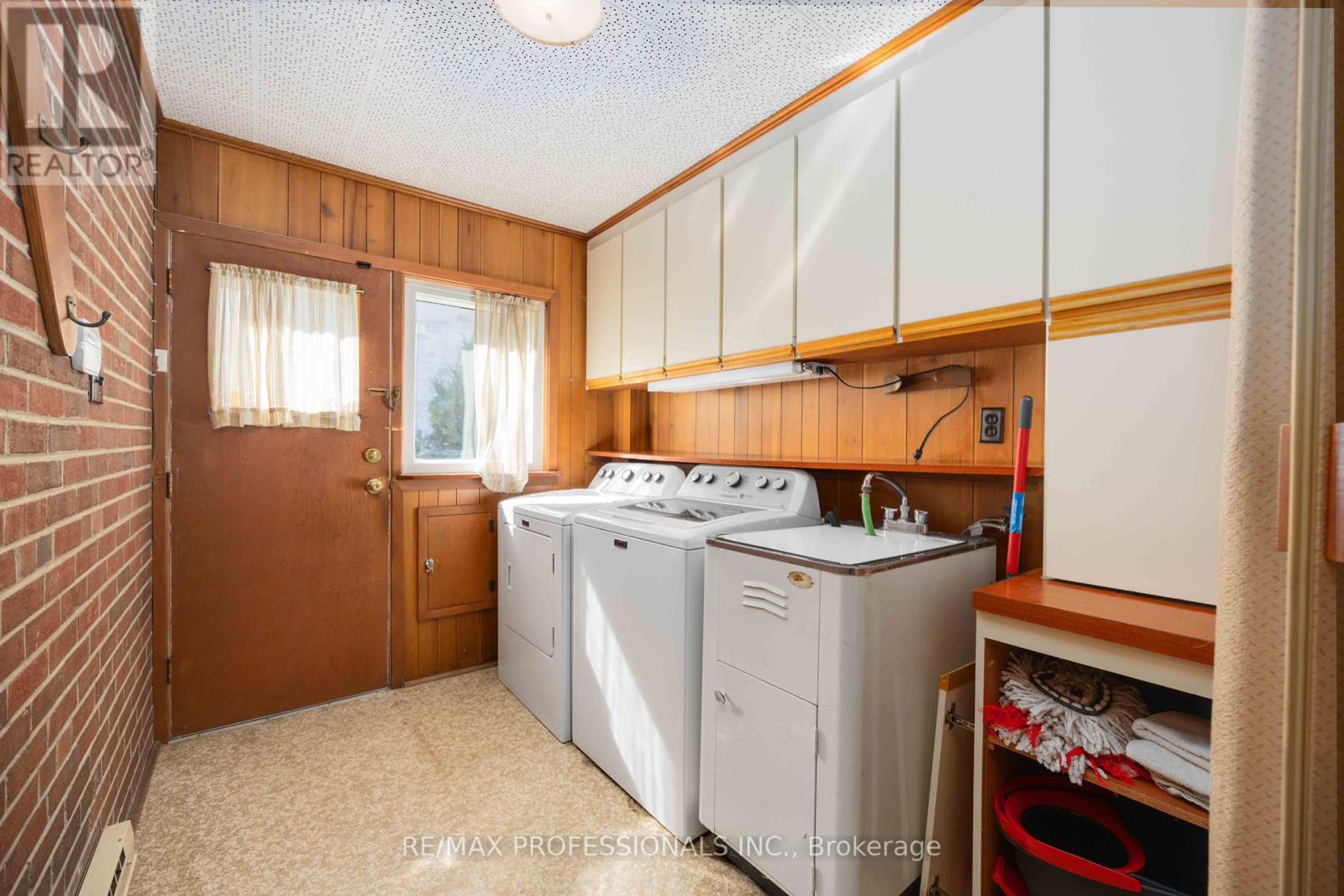 6 Ridgecross Road, Toronto (Edenbridge-Humber Valley), Ontario  M9A 3Z4 - Photo 13 - W12116092