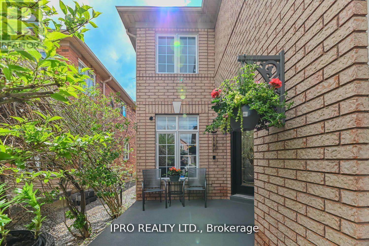 Property at 3344 LABURNUM CRESCENT image 2