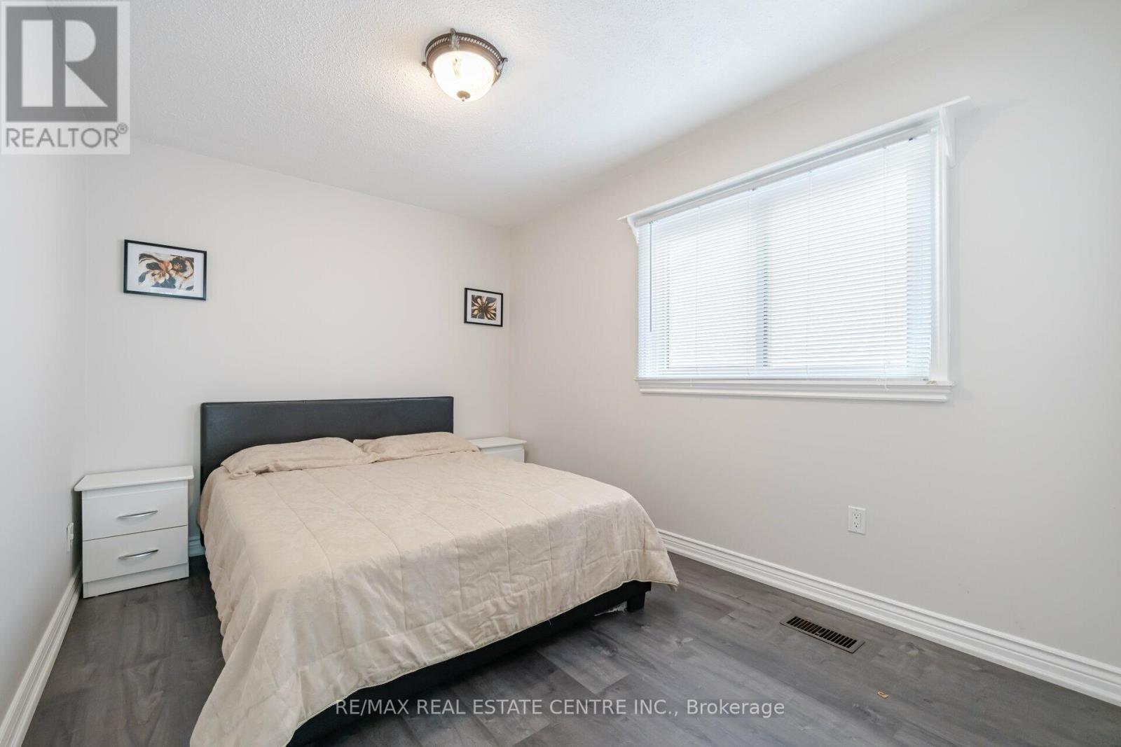 6 Foxacre Row, Brampton (Madoc), Ontario  L6V 3P5 - Photo 11 - W12116215