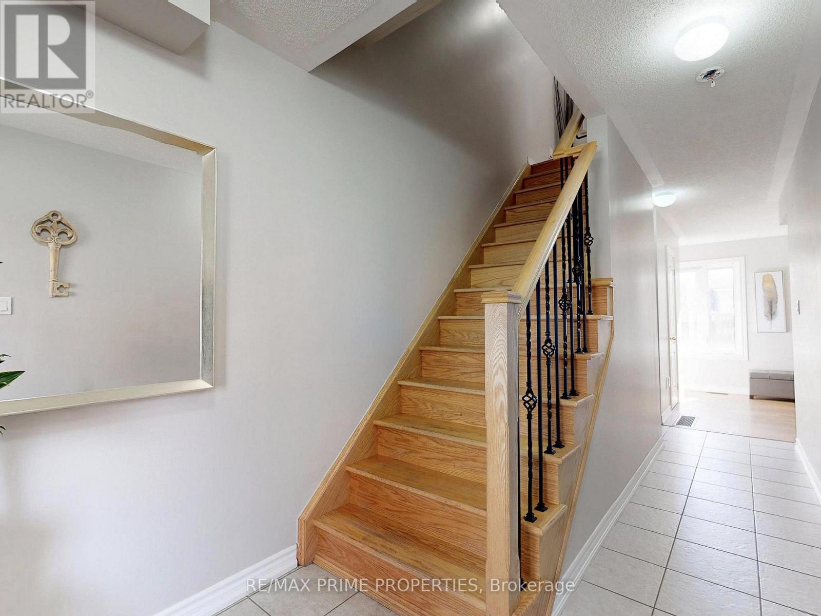 21 Sprucewood Road, Brampton, Ontario  L6Z 0J0 - Photo 5 - W12116224