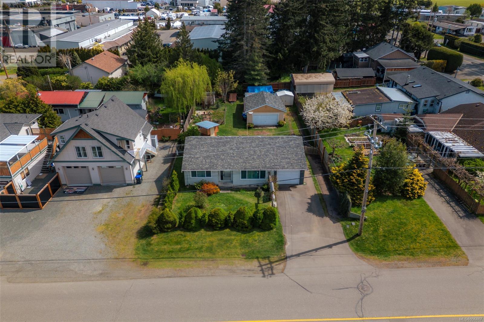 Property at 284 Mills St image 3