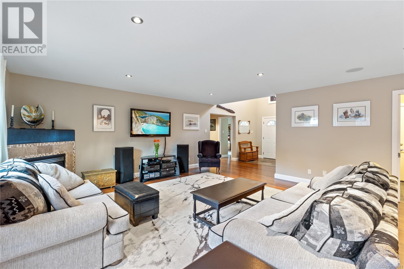 Property at 490 Chester Rd image 1