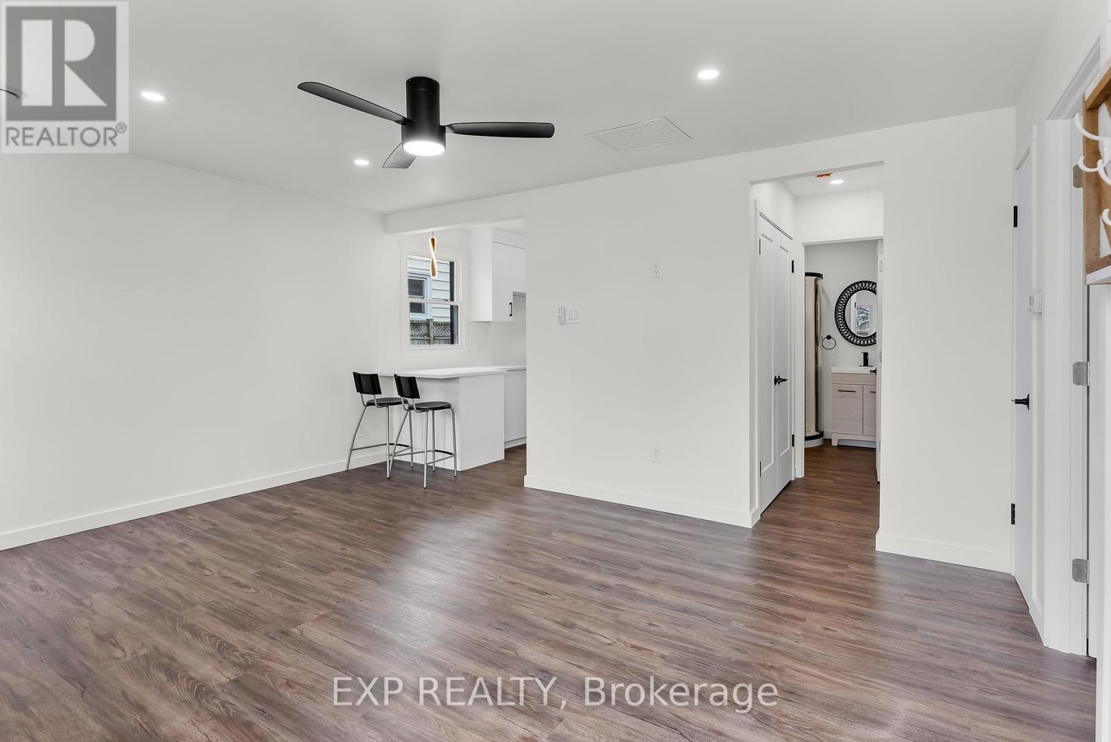 23 Sandown Street, St. Catharines (Fairview), Ontario  L2N 1X9 - Photo 3 - X12116373