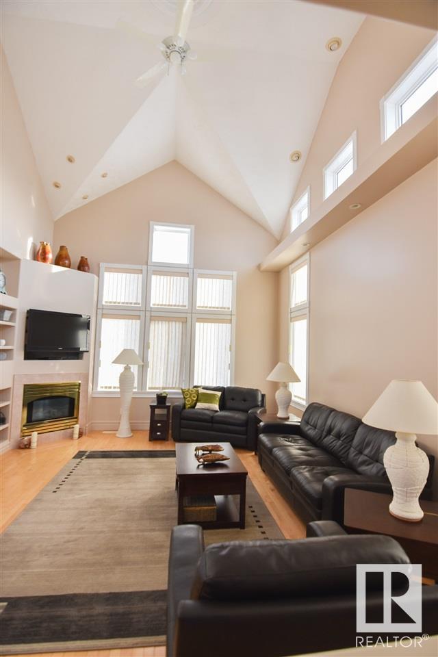 Property at 16115 57 ST NW image 4