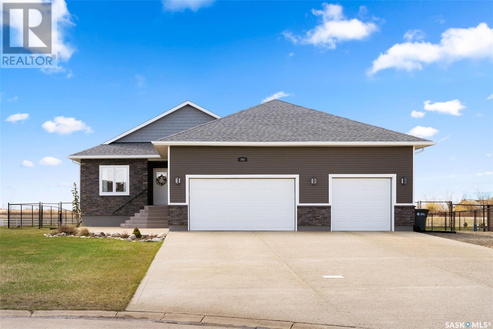 205 Edgewood Drive, Buena Vista, Saskatchewan  S2V 1C3 - Photo 2 - SK004310