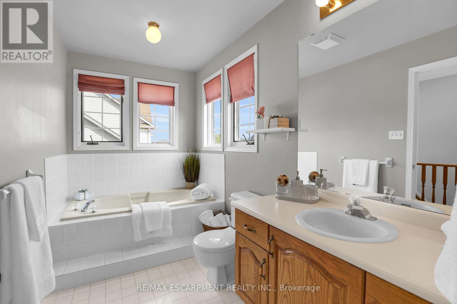 5129 Crimson King Way, Lincoln, Ontario  L3J 0J2 - Photo 26 - X12115931