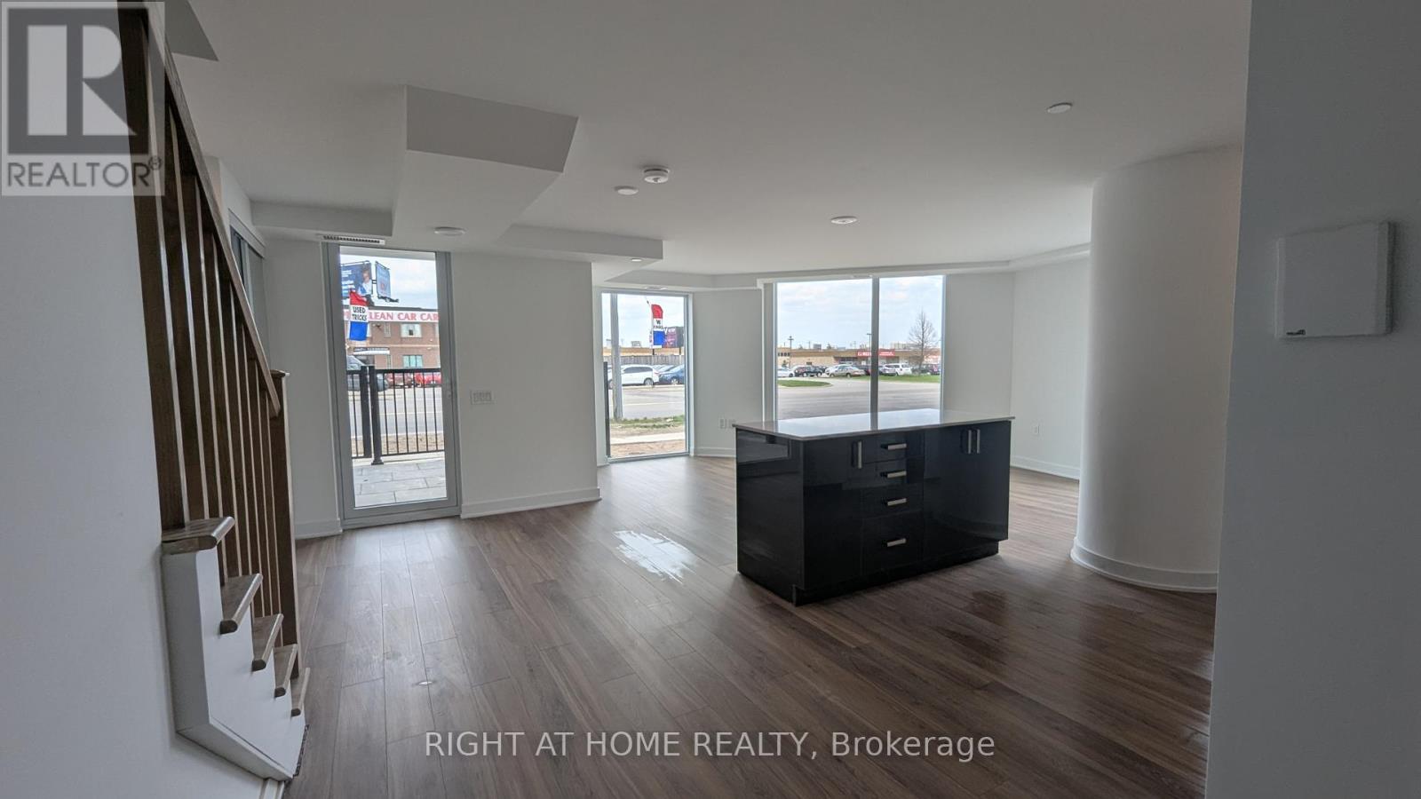 109 - 2782 Barton Street E, Hamilton (Riverdale), Ontario  L8E 2J8 - Photo 10 - X12116166
