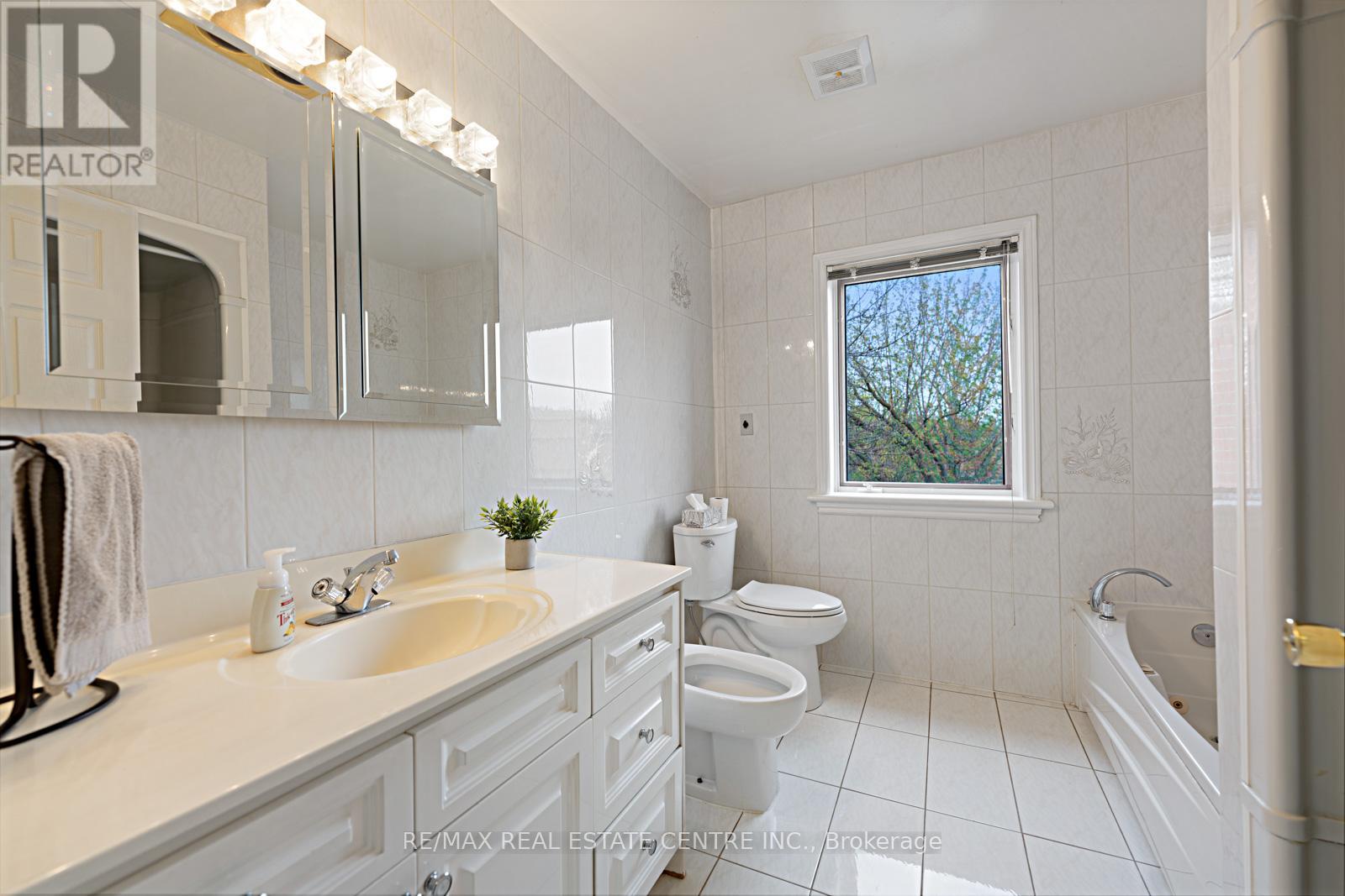 14 Churchill Avenue, Toronto (Trinity-Bellwoods), Ontario  M6J 2B4 - Photo 22 - C12116325