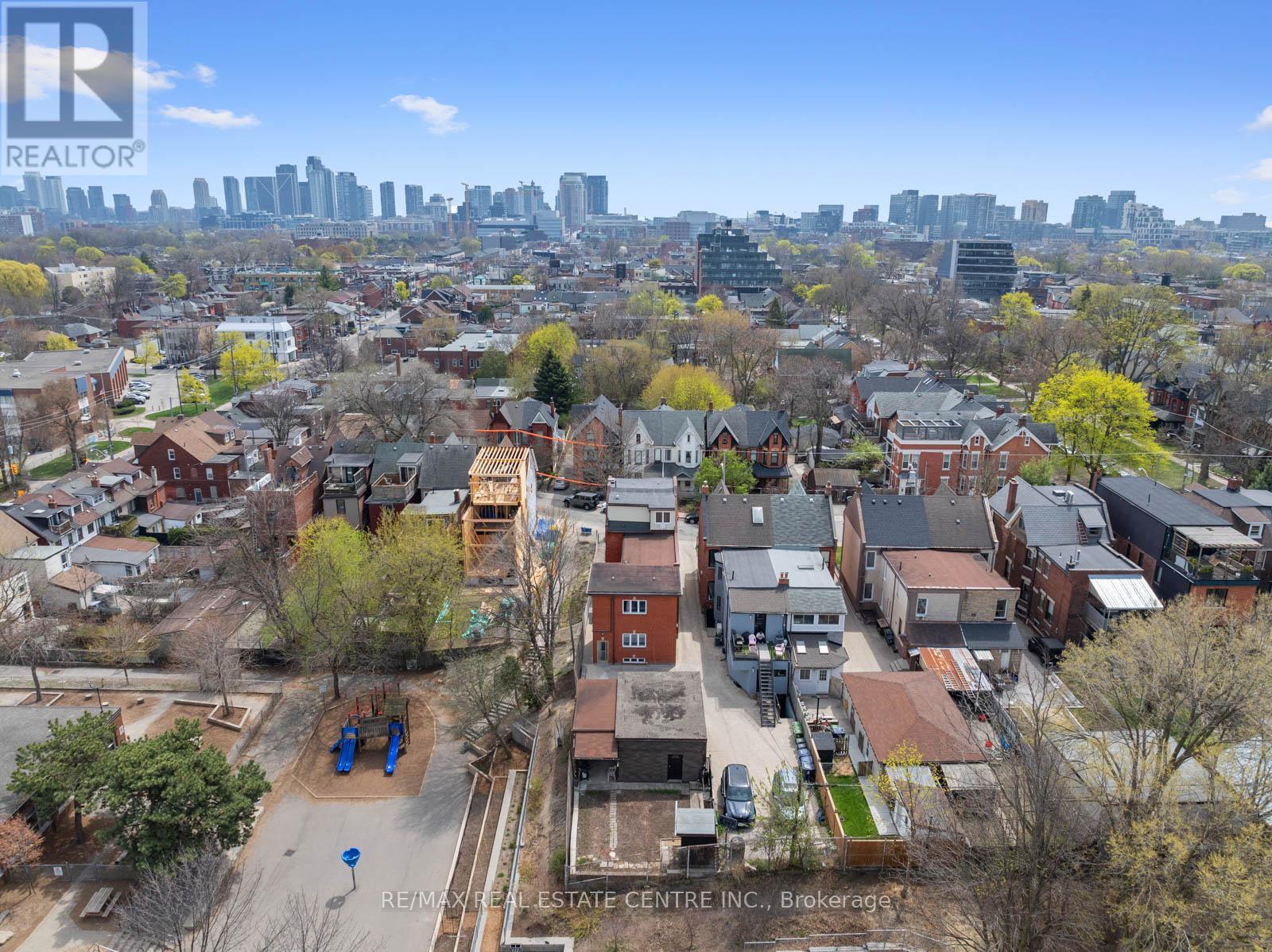 14 Churchill Avenue, Toronto (Trinity-Bellwoods), Ontario  M6J 2B4 - Photo 34 - C12116325